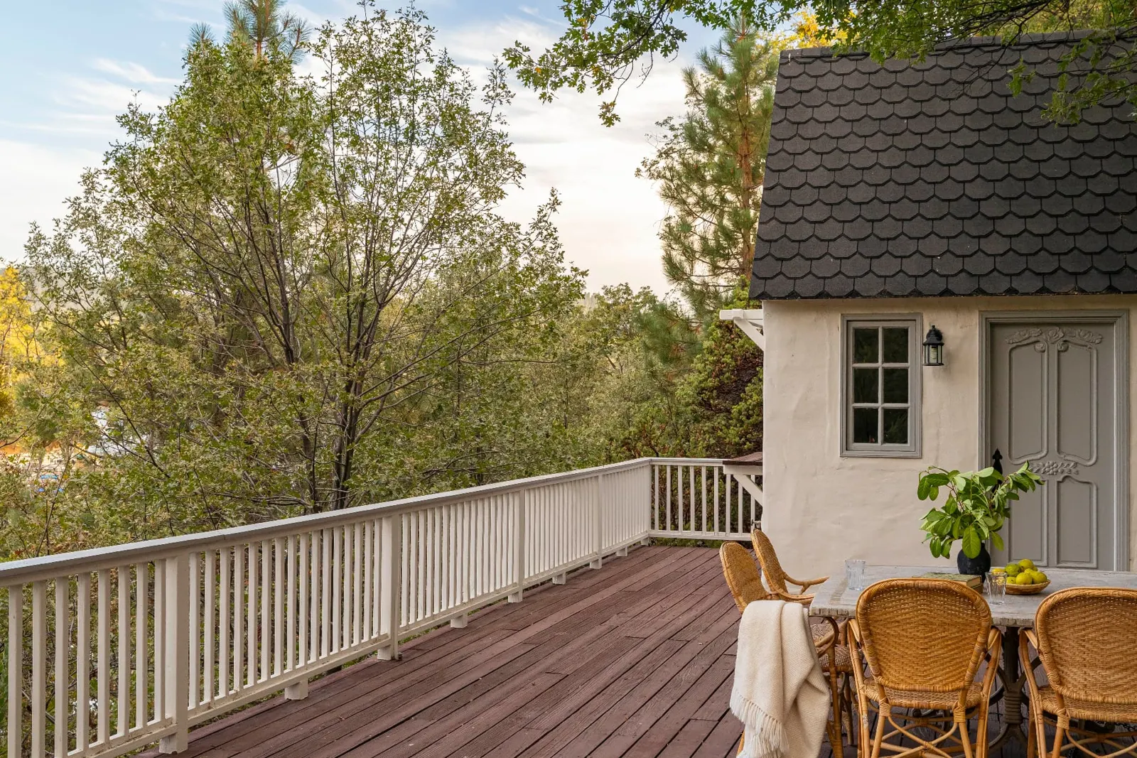 Deck and dock house
